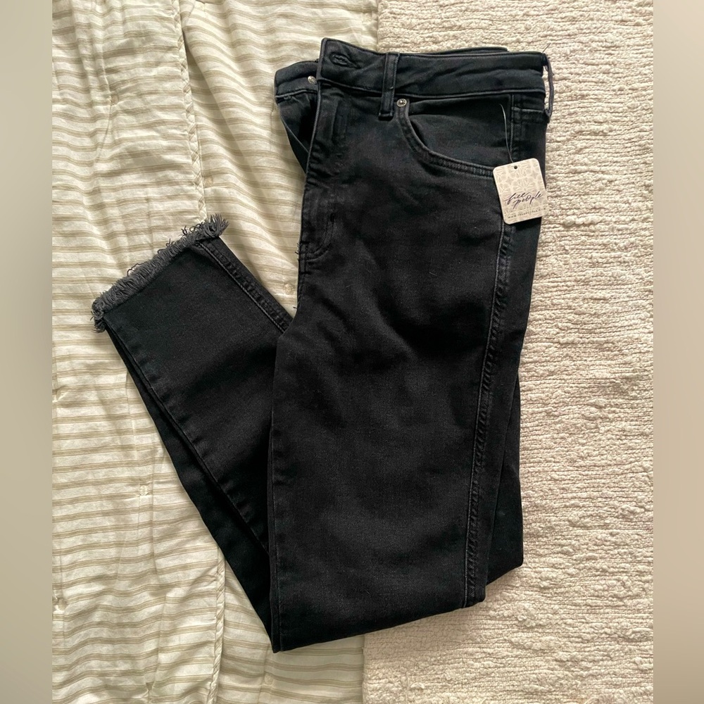 NWT Free People Raw Hem Washed Black Skinny Jeans, size 31